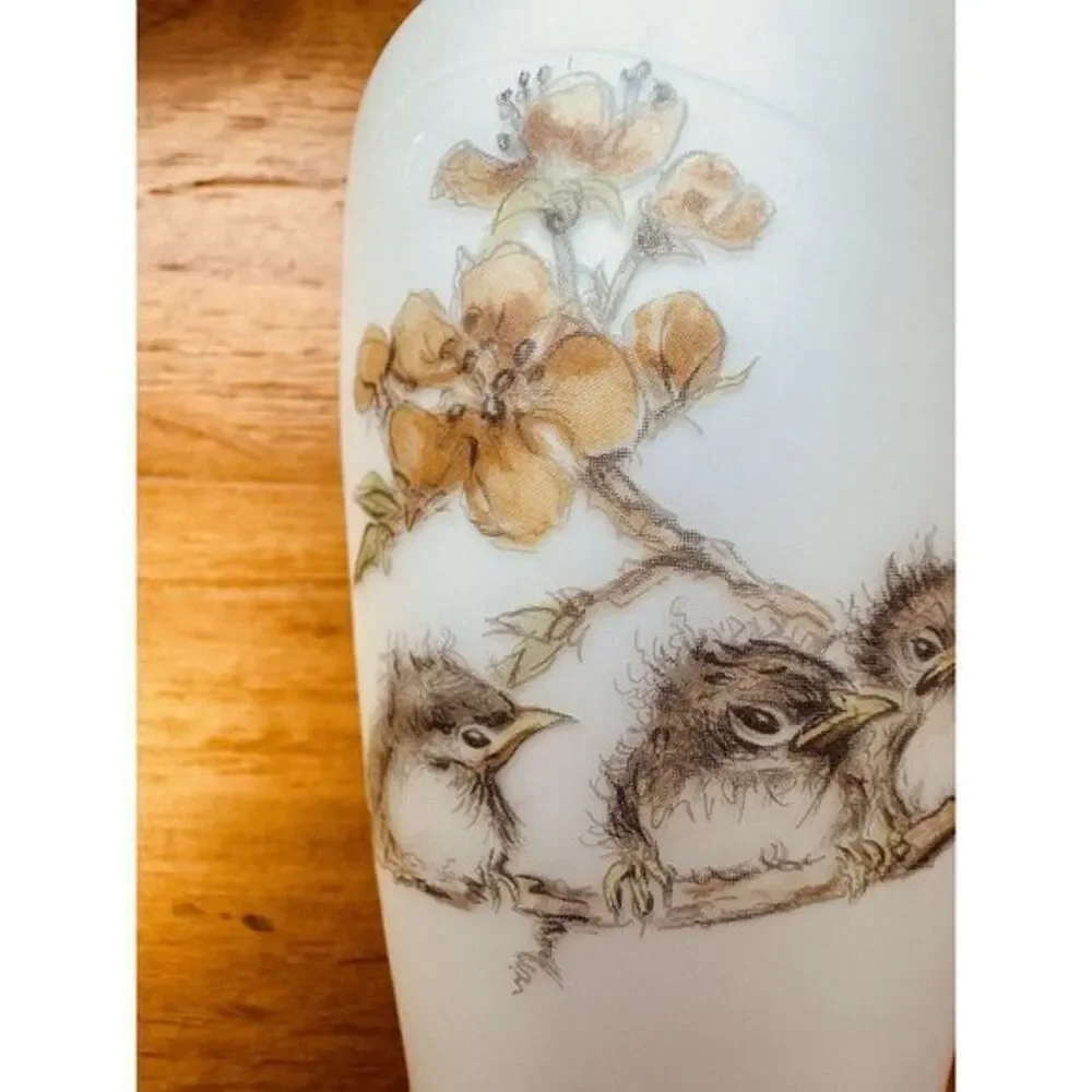 Vintage Enesco Vase‎ Baby Birds by Mary Mugg Frosted White Glass Gold Trim 6
